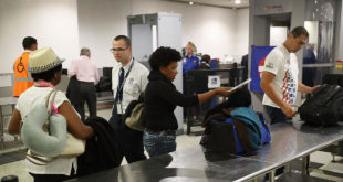 Aprende a proteger tu celular de agentes de inmigración si viajas a Estados Unidos